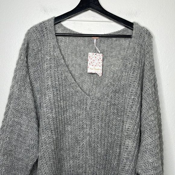 Free People Moonbeam Slouchy Ribbed Knit Long Sleeve V-Neck Pullover Sweater - Picture 7 of 10